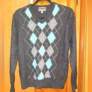 Merona 100% Merino Wool men's Argyle v-neck sweater in a size large.